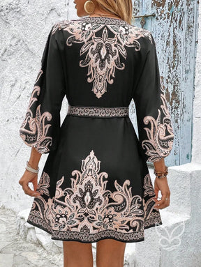 Vestido Curto Estampado Com Manga 3/4 E Decote V Vestido Curto Estampado Com Manga 3/4 E Decote V