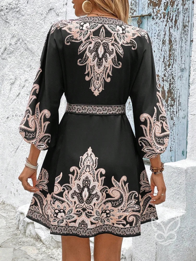 Vestido Curto Estampado Com Manga 3/4 E Decote V Vestido Curto Estampado Com Manga 3/4 E Decote V
