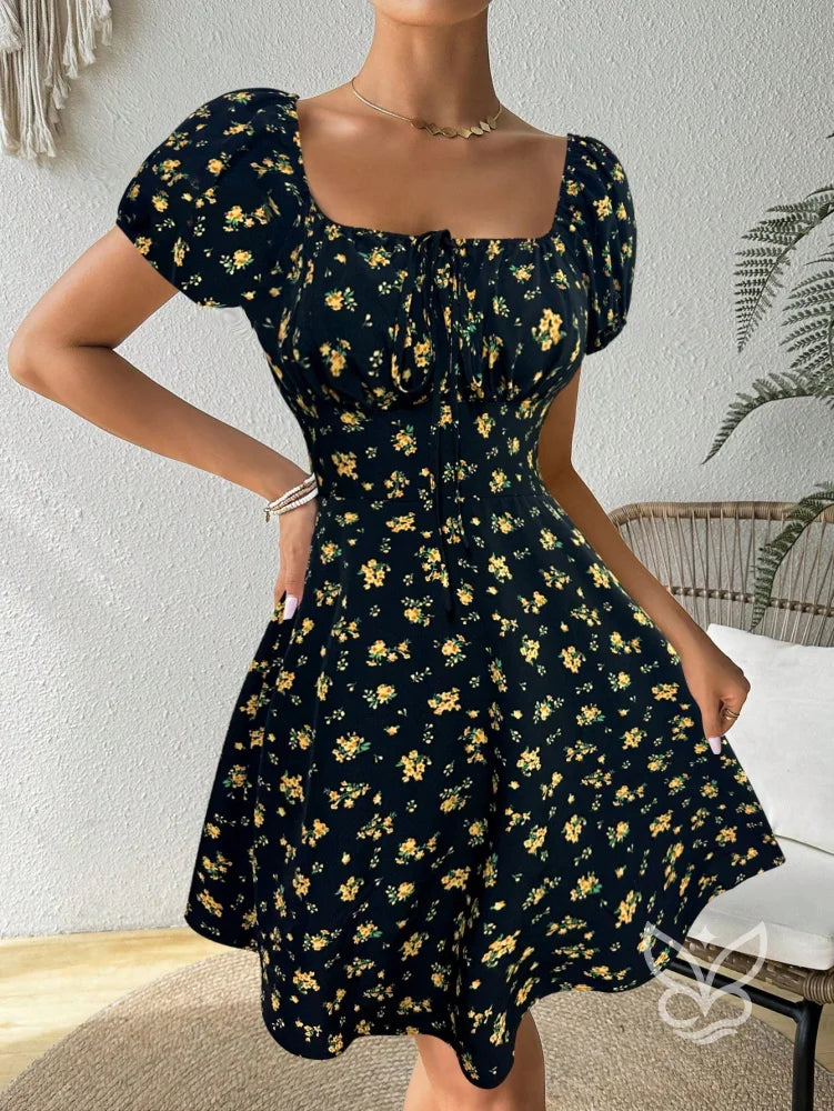 Vestido Curto Floral Com Manga Bufante E Decote Franzido Vestido Curto Floral Com Manga Bufante E Decote Franzido