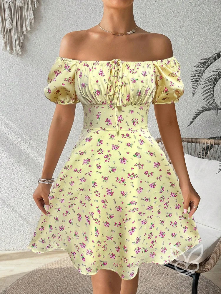 Vestido Curto Floral Com Manga Bufante E Decote Franzido Vestido Curto Floral Com Manga Bufante E Decote Franzido