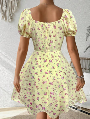 Vestido Curto Floral Com Manga Bufante E Decote Franzido Vestido Curto Floral Com Manga Bufante E Decote Franzido