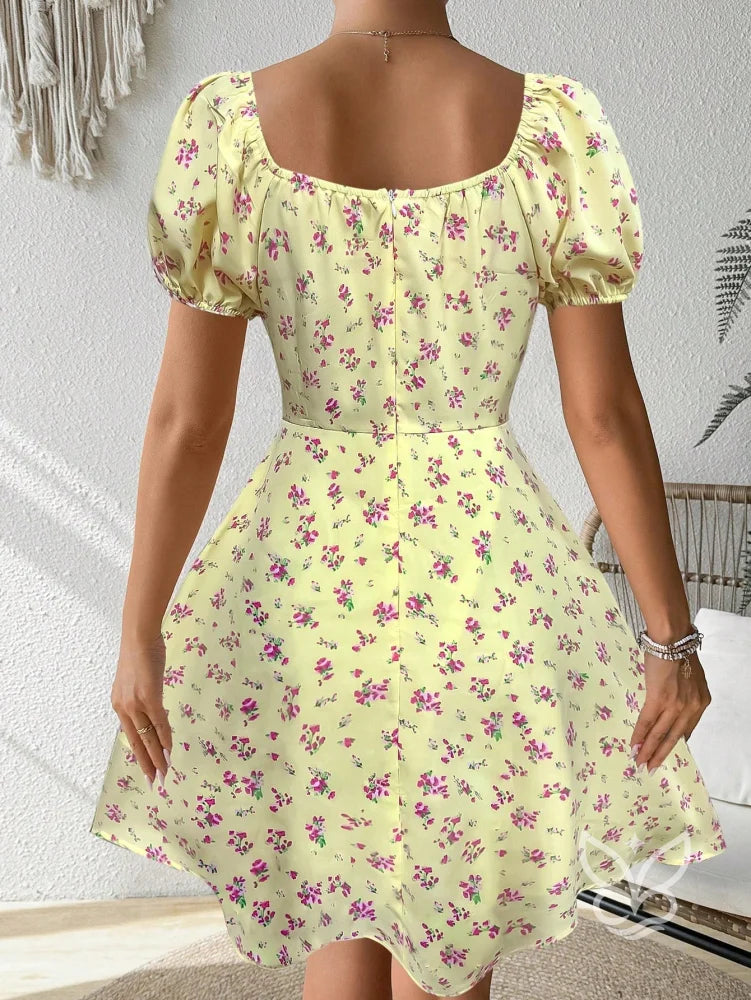 Vestido Curto Floral Com Manga Bufante E Decote Franzido Vestido Curto Floral Com Manga Bufante E Decote Franzido