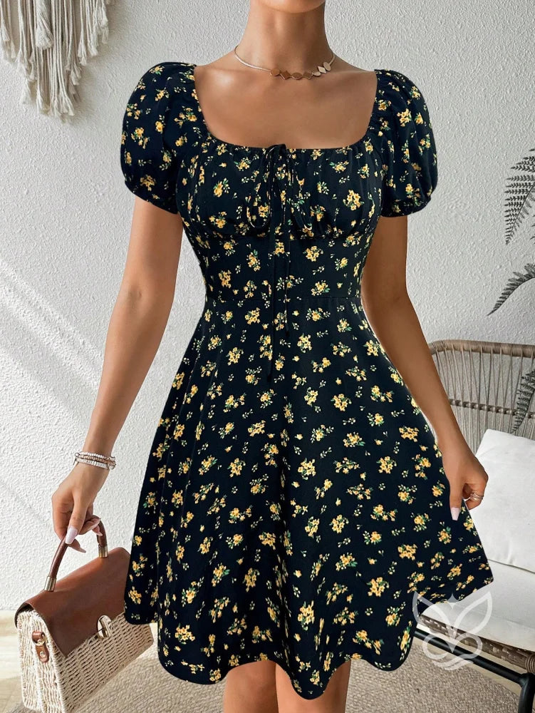 Vestido Curto Floral Com Manga Bufante E Decote Franzido Vestido Curto Floral Com Manga Bufante E Decote Franzido