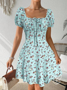 Vestido Curto Floral Com Manga Bufante E Decote Franzido Azul / PP Vestido Curto Floral Com Manga Bufante E Decote