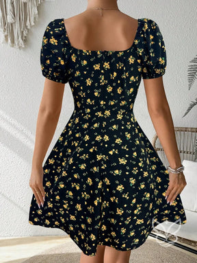 Vestido Curto Floral Com Manga Bufante E Decote Franzido Preto / PP Vestido Curto Floral Com Manga Bufante E Decote
