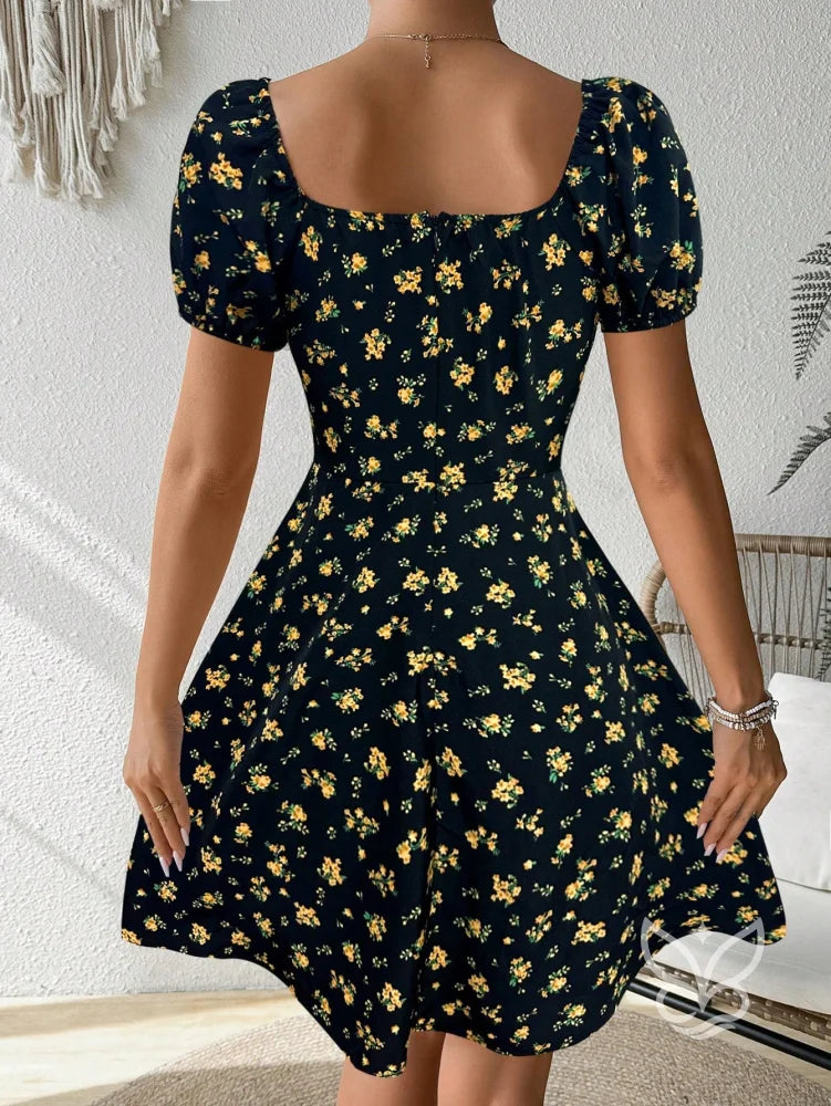 Vestido Curto Floral Com Manga Bufante E Decote Franzido Preto / PP Vestido Curto Floral Com Manga Bufante E Decote