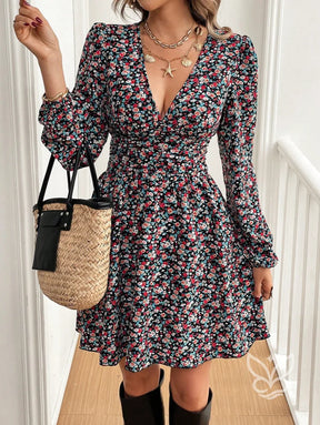 Vestido Curto Floral Com Manga Longa E Decote V Vestido Curto Floral Com Manga Longa E Decote V