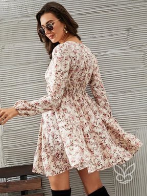 Vestido Curto Floral Com Renda E Decote V Profundo Vestido Curto Floral Com Renda E Decote V Profundo
