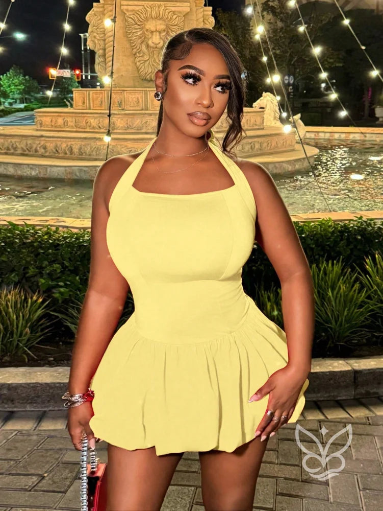 Vestido Curto Halter Com Costas Abertas E Barra Bufante Vestido Curto Halter Com Costas Abertas E Barra Bufante