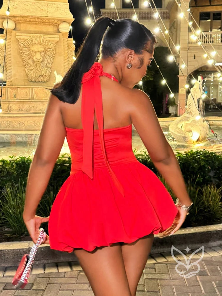 Vestido Curto Halter Com Costas Abertas E Barra Bufante Vestido Curto Halter Com Costas Abertas E Barra Bufante