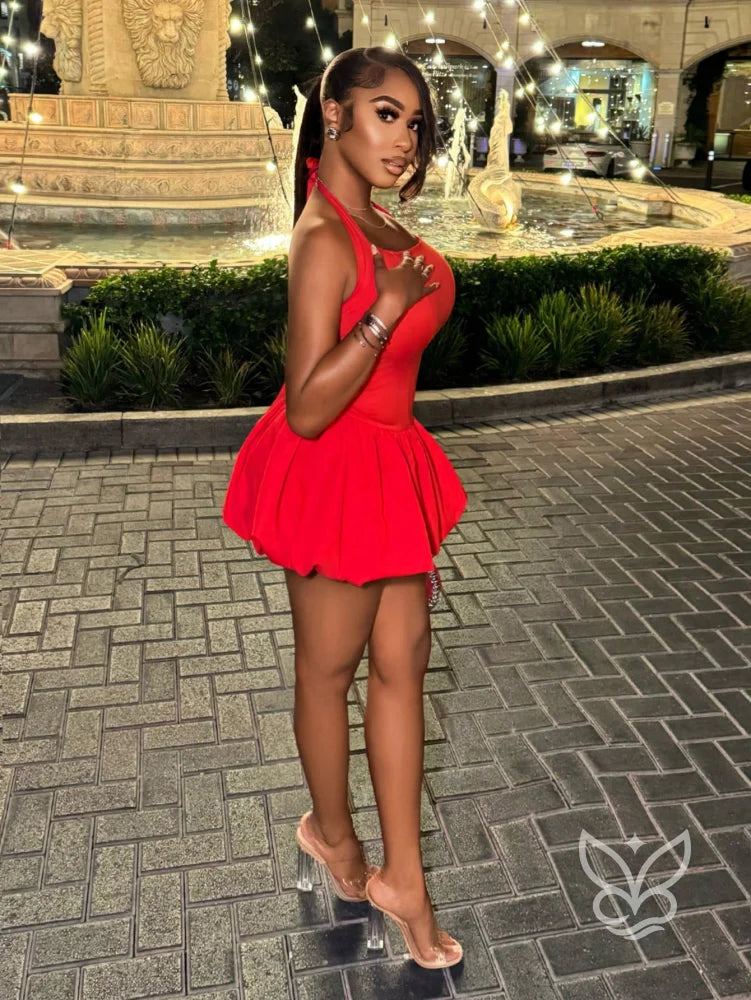 Vestido Curto Halter Com Costas Abertas E Barra Bufante Vestido Curto Halter Com Costas Abertas E Barra Bufante