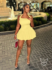 Vestido Curto Halter Com Costas Abertas E Barra Bufante Amarela / PP Vestido Curto Halter Com Costas Abertas E Barra