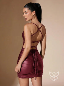Vestido Curto Justo Com Franzido E Amarração Nas Costas Vinho / PP Vestido Curto Justo Com Franzido E Amarração Nas