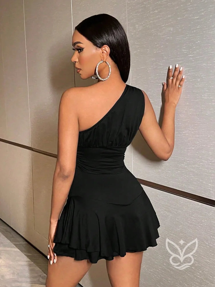 Vestido Curto Ombro Único Com Babados E Modelagem Ajustada Vestido Curto Ombro Único Com Babados E Modelagem Ajustada