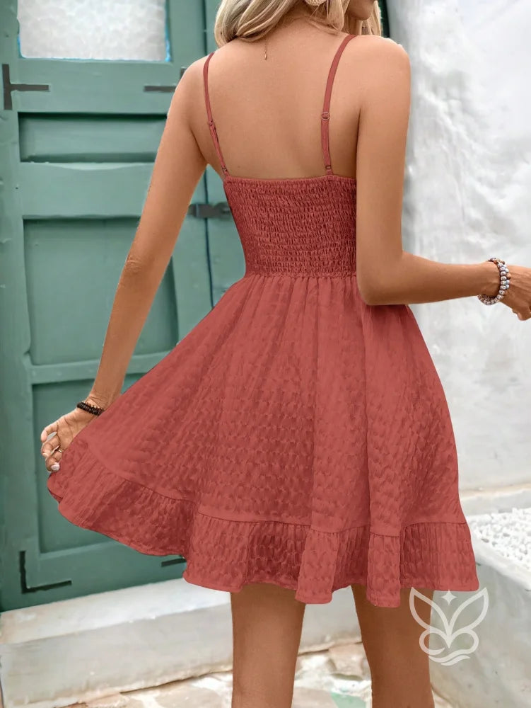Vestido Curto Rodado Com Alça Fina E Cintura Marcada Vestido Curto Rodado Com Alça Fina E Cintura Marcada