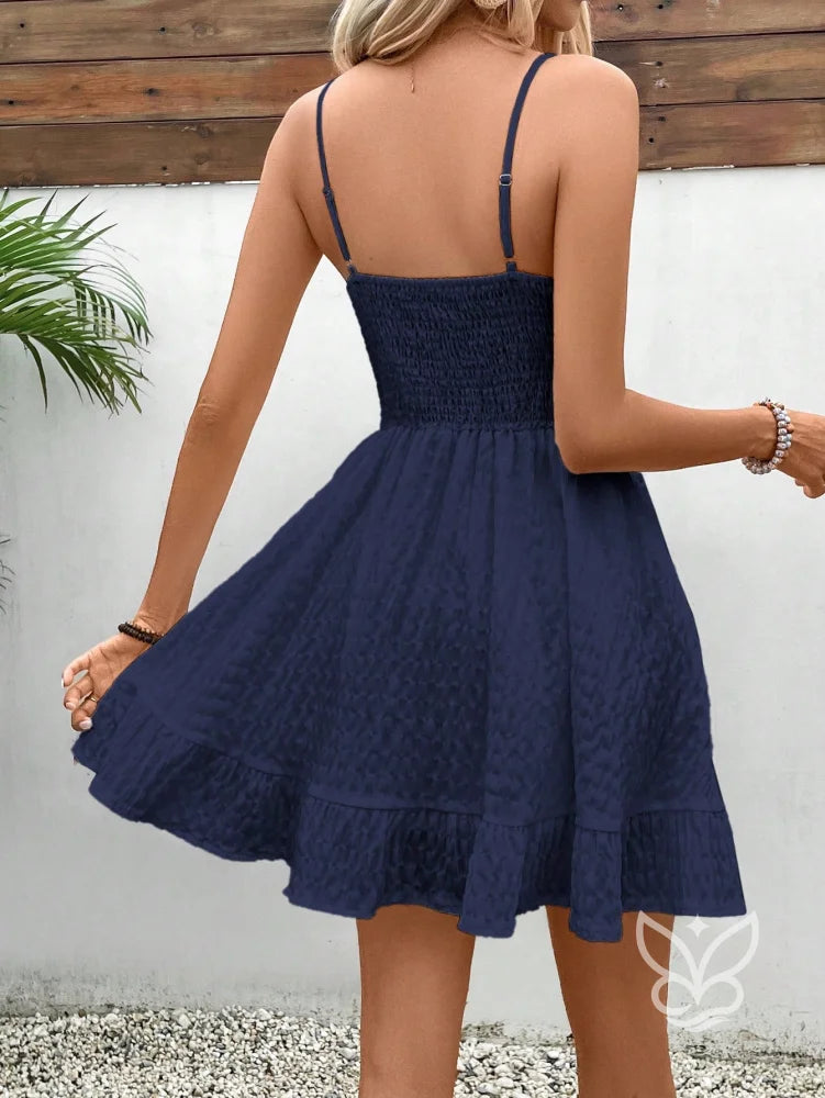 Vestido Curto Rodado Com Alça Fina E Cintura Marcada Vestido Curto Rodado Com Alça Fina E Cintura Marcada