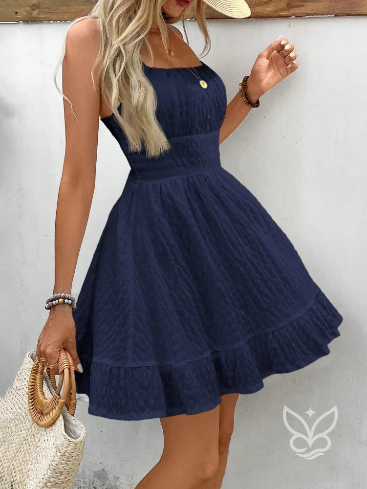 Vestido Curto Rodado Com Alça Fina E Cintura Marcada Vestido Curto Rodado Com Alça Fina E Cintura Marcada