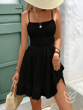 Vestido Curto Rodado Com Alça Fina E Cintura Marcada Vestido Curto Rodado Com Alça Fina E Cintura Marcada
