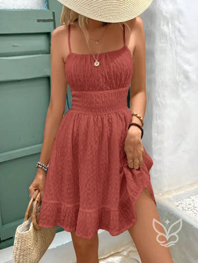 Vestido Curto Rodado Com Alça Fina E Cintura Marcada Vestido Curto Rodado Com Alça Fina E Cintura Marcada