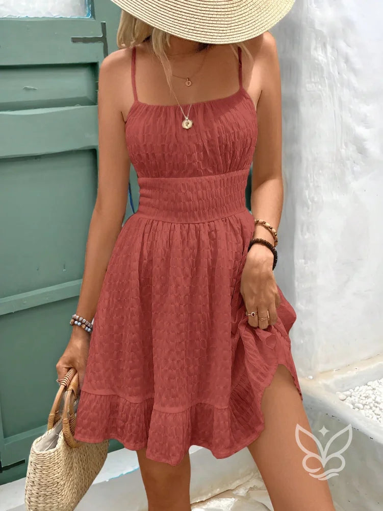 Vestido Curto Rodado Com Alça Fina E Cintura Marcada Vestido Curto Rodado Com Alça Fina E Cintura Marcada