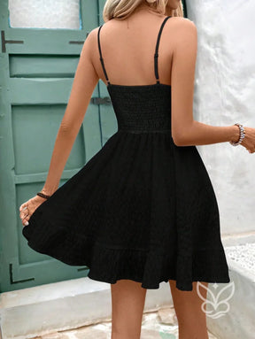 Vestido Curto Rodado Com Alça Fina E Cintura Marcada Vestido Curto Rodado Com Alça Fina E Cintura Marcada