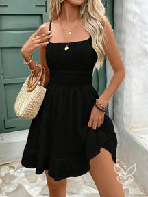 Vestido Curto Rodado Com Alça Fina E Cintura Marcada Preto / PP Vestido Curto Rodado Com Alça Fina E Cintura Marcada