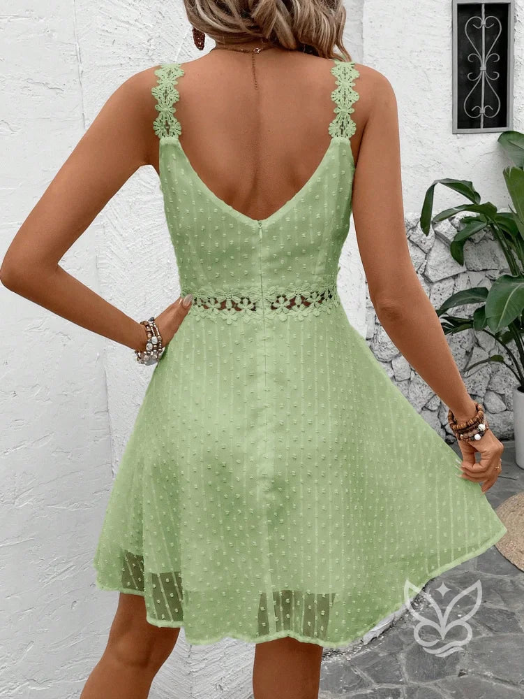 Vestido Curto Rodado Com Alça Rendada E Detalhe Vazado Vestido Curto Rodado Com Alça Rendada E Detalhe Vazado