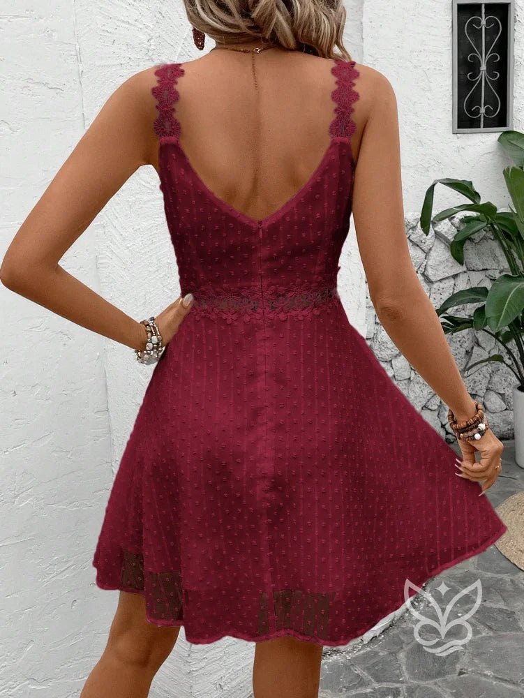 Vestido Curto Rodado Com Alça Rendada E Detalhe Vazado Vestido Curto Rodado Com Alça Rendada E Detalhe Vazado