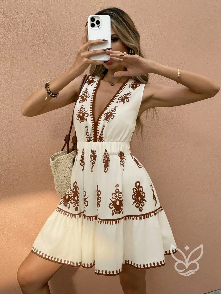 Vestido Curto Rodado Com Bordado E Decote Profundo Café / PP Vestido Curto Rodado Com Bordado E Decote Profundo