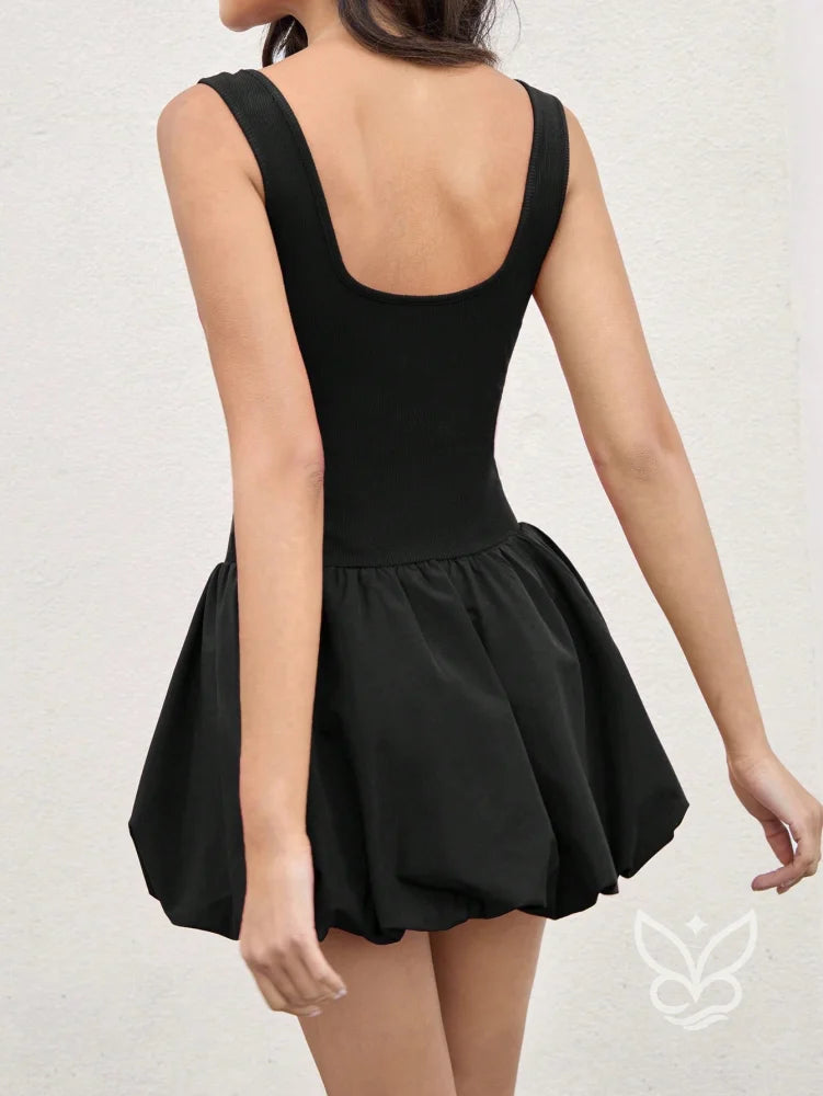 Vestido Curto Sem Manga Com Cintura Franzida E Barra Bufante Vestido Curto Sem Manga Com Cintura Franzida E Barra