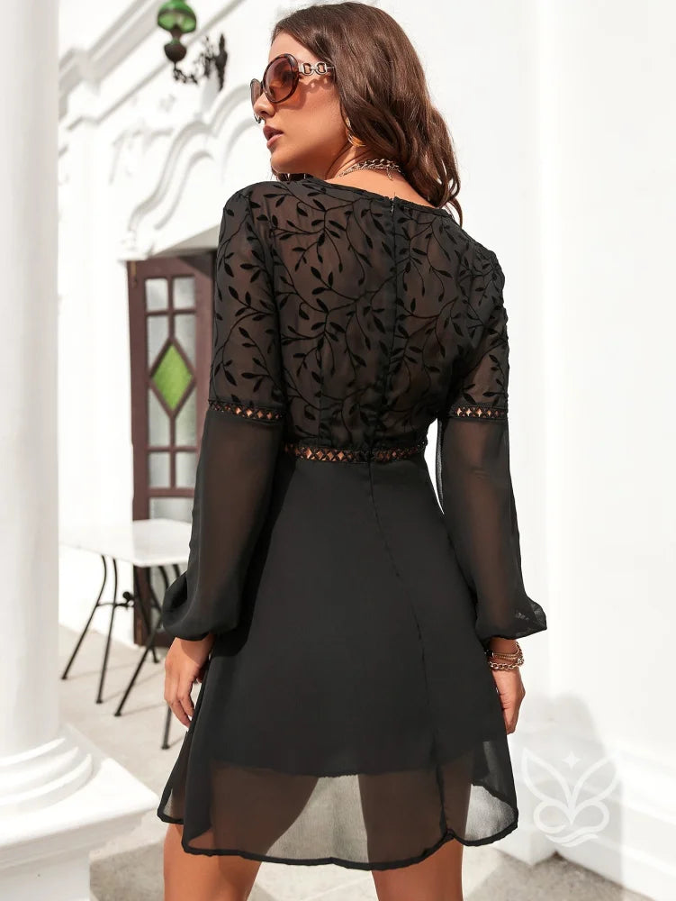 Vestido Fit And Flare Com Mangas Longas E Detalhes Vazados Vestido Fit And Flare Com Mangas Longas E Detalhes Vazados
