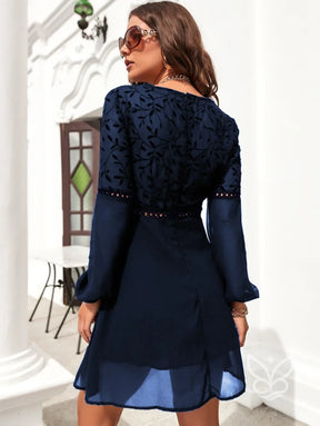 Vestido Fit And Flare Com Mangas Longas E Detalhes Vazados Vestido Fit And Flare Com Mangas Longas E Detalhes Vazados