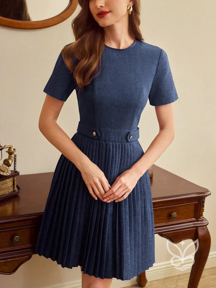 Vestido Fit And Flare com Saia Plissada Elegante Vestido Fit And Flare com Saia Plissada Elegante