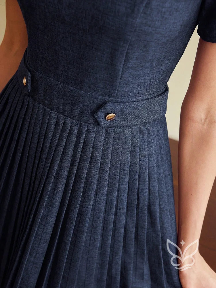 Vestido Fit And Flare com Saia Plissada Elegante Vestido Fit And Flare com Saia Plissada Elegante