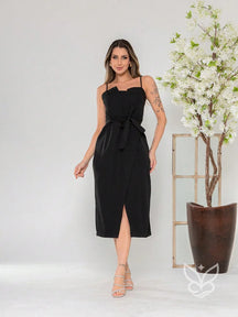 Vestido Midi com Laço na Cintura e Decote Reto Preto / P Vestido Midi com Laço na Cintura e Decote Reto