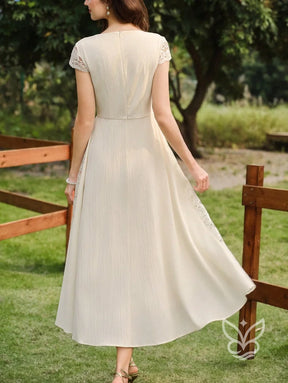 Vestido Midi Com Renda Lateral E Cintura Marcada Charmosa Vestido Midi Com Renda Lateral E Cintura Marcada Charmosa