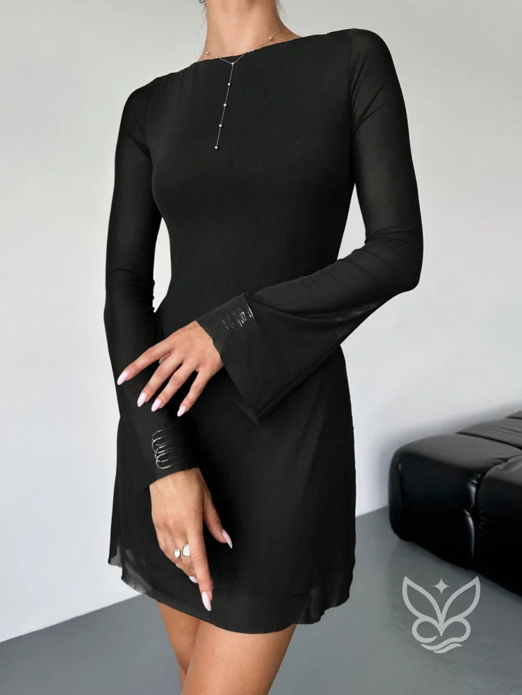 Vestido Mini Decote Canoa Manga Flare Cintura Império Estampa Poá Vestido Mini Decote Canoa Manga Flare Cintura Império
