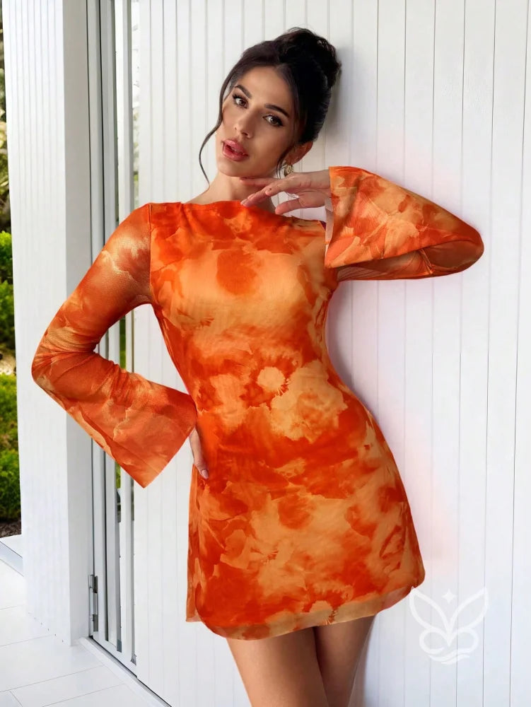 Vestido Mini Decote Canoa Manga Flare Cintura Império Estampa Poá Vestido Mini Decote Canoa Manga Flare Cintura Império