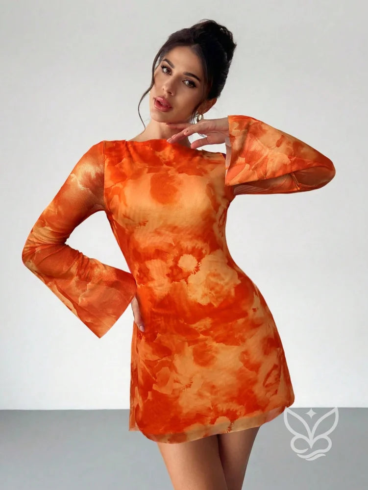 Vestido Mini Decote Canoa Manga Flare Cintura Império Estampa Poá Vestido Mini Decote Canoa Manga Flare Cintura Império