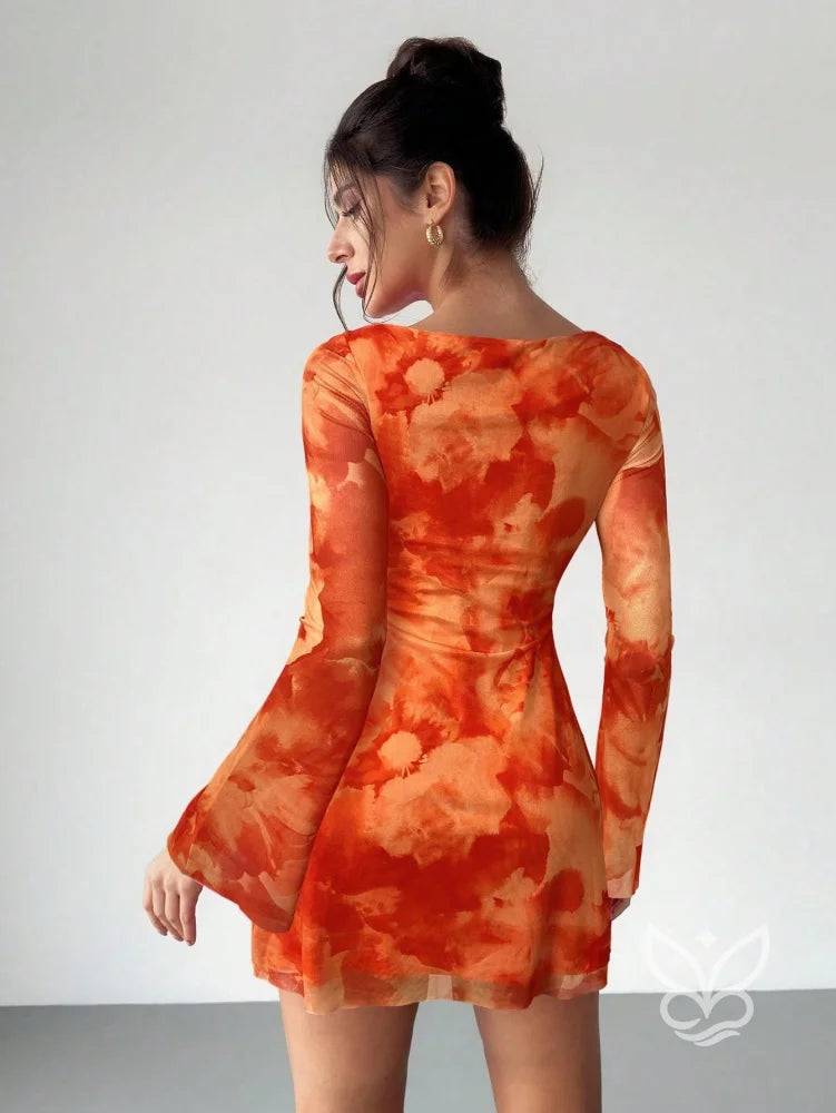 Vestido Mini Decote Canoa Manga Flare Cintura Império Estampa Poá Vestido Mini Decote Canoa Manga Flare Cintura Império
