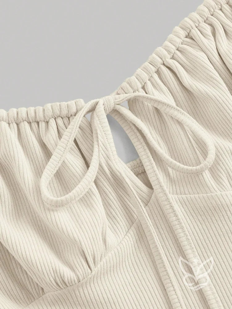 Vestido Mini Franzido no Busto Amarração no Ombro e Decote Cami Vestido Mini Franzido no Busto Amarração no Ombro e