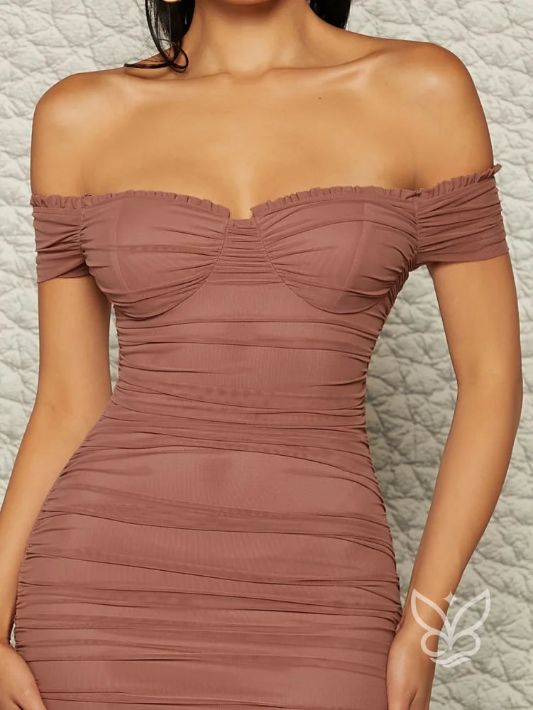 Vestido Off Shoulder Com Franzido E Babados Vestido Off Shoulder Com Franzido E Babados
