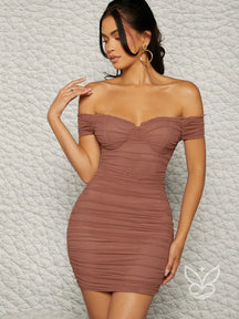 Vestido Off Shoulder Com Franzido E Babados Marrom Claro / PP Vestido Off Shoulder Com Franzido E Babados