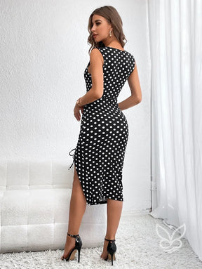 Vestido Poá Com Cordão Fenda Lateral Ajustável Elegante Vestido Poá Com Cordão Fenda Lateral Ajustável Elegante