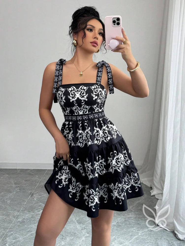 Vestido Rodado Com Alça Laço E Bordado Floral Contrastante Vestido Rodado Com Alça Laço E Bordado Floral Contrastante