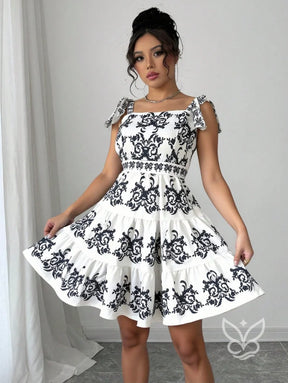 Vestido Rodado Com Alça Laço E Bordado Floral Contrastante Vestido Rodado Com Alça Laço E Bordado Floral Contrastante
