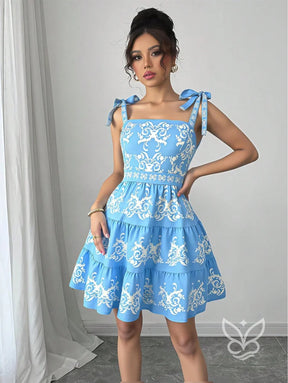 Vestido Rodado Com Alça Laço E Bordado Floral Contrastante Vestido Rodado Com Alça Laço E Bordado Floral Contrastante