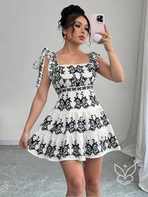 Vestido Rodado Com Alça Laço E Bordado Floral Contrastante Branco / PP Vestido Rodado Com Alça Laço E Bordado Floral