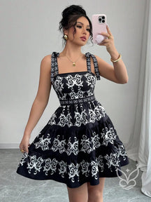 Vestido Rodado Com Alça Laço E Bordado Floral Contrastante Preto / PP Vestido Rodado Com Alça Laço E Bordado Floral