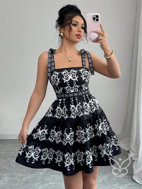 Vestido Rodado Com Alça Laço E Bordado Floral Contrastante Preto / PP Vestido Rodado Com Alça Laço E Bordado Floral